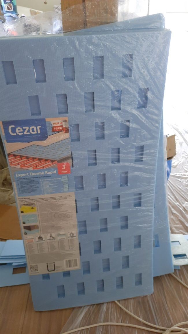 Podklad pod panele do podłogi z ogrzewaniem podłogoweym