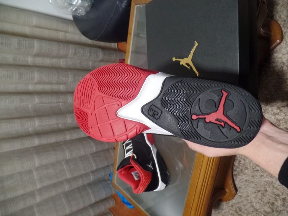 Sapatilhas jordan aura max 3