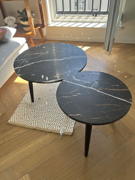 Zestaw marmurowych stolikow