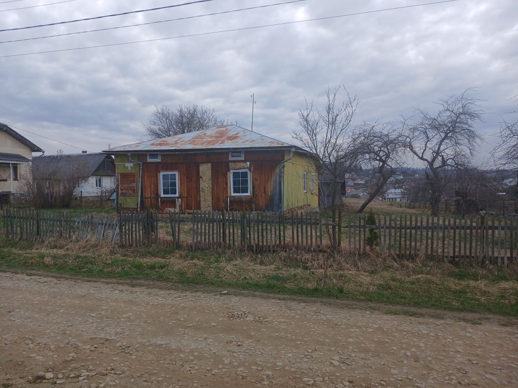 Будинок та земельна ділянка.