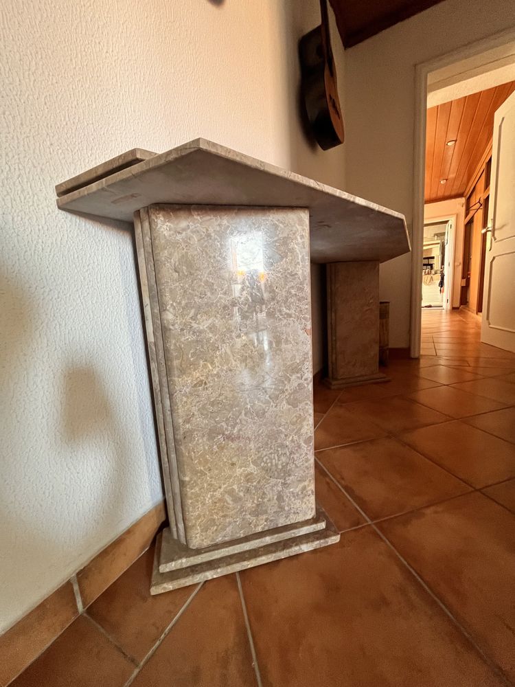 Mesa de entrada de mármore