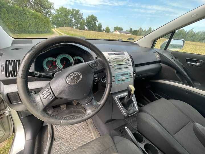 Toyota Corolla Verso 2004r.