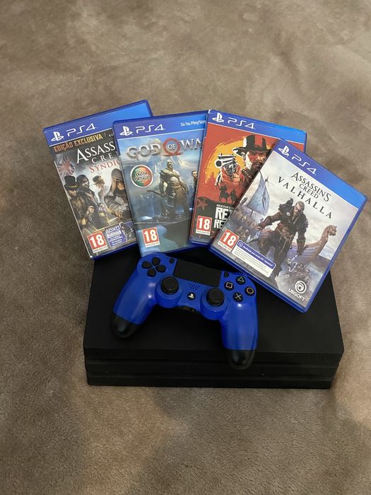 PS4 pro 1TB, com jogos e 1 comando de cabo usb