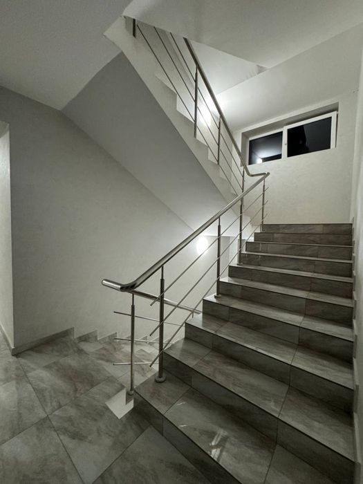 Продам шикарну 2к квартиру в р-ні Боздош. Газове опалення. Ліфт