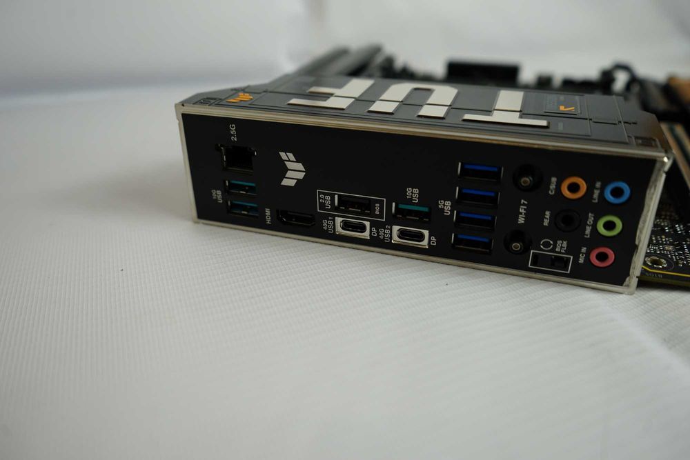 Материнська плата ASUS TUF Gaming X870-PLUS WiFi AM5 RYZEN