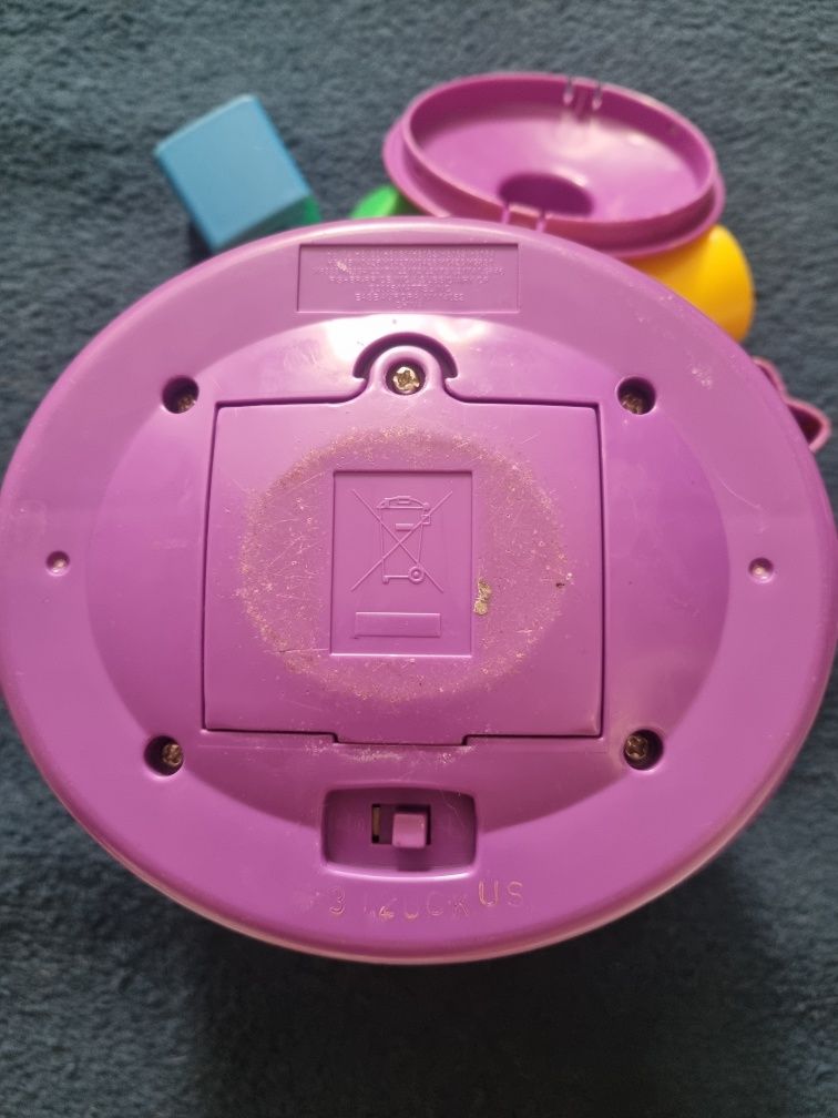 Garnuszek na klocuszek Fisher price