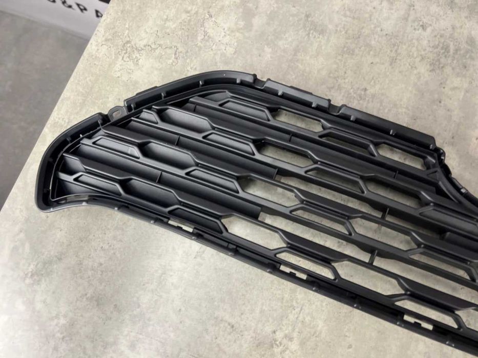 Решітка радіатора ( чорна ) - Toyota RAV4 ( XA50 ) 53112-42140