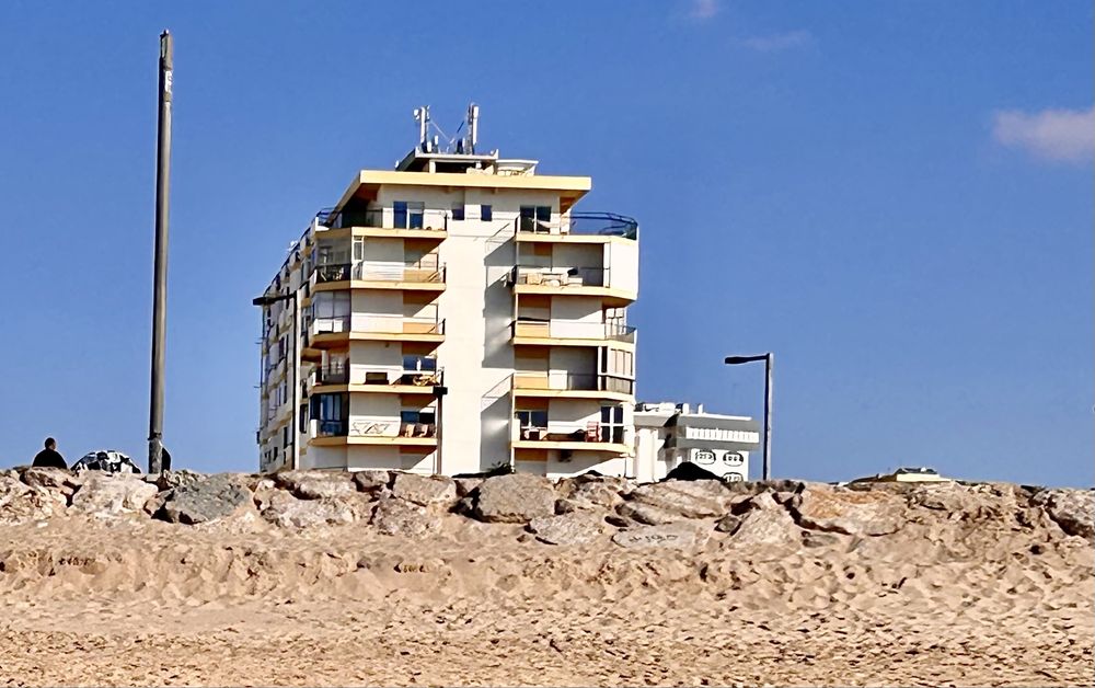 T1 “Pé na Areia” 1ª Linha Práia Frente Mar 8º Andar - Costa Caparica