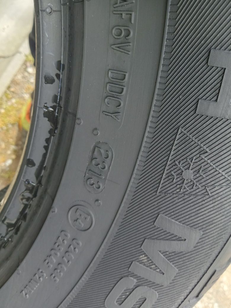 4x Opony Używane Całoroczne 215/65R16 Uniroyal