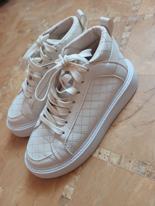 Взуття на осінь, Хайтопи високі кросівки 38р