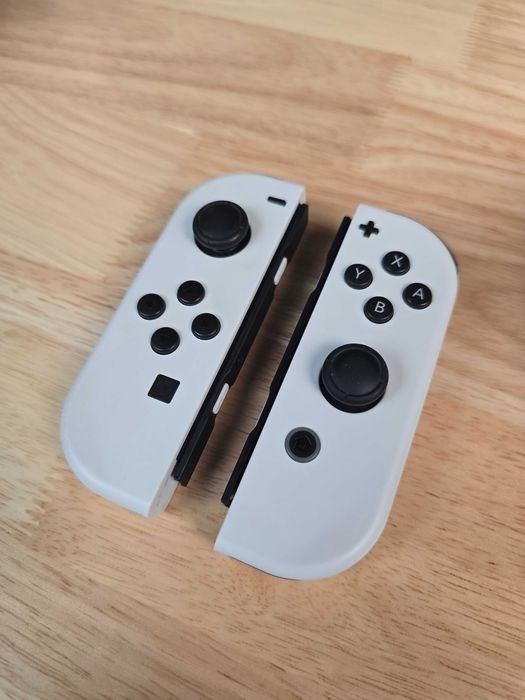 Nintendo Switch OLED + karta 256 GB + Etui + Folia