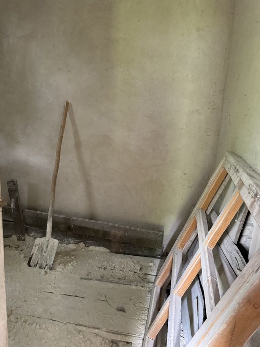 Дачна ділянка з недобудованим будинком у Микитинцях