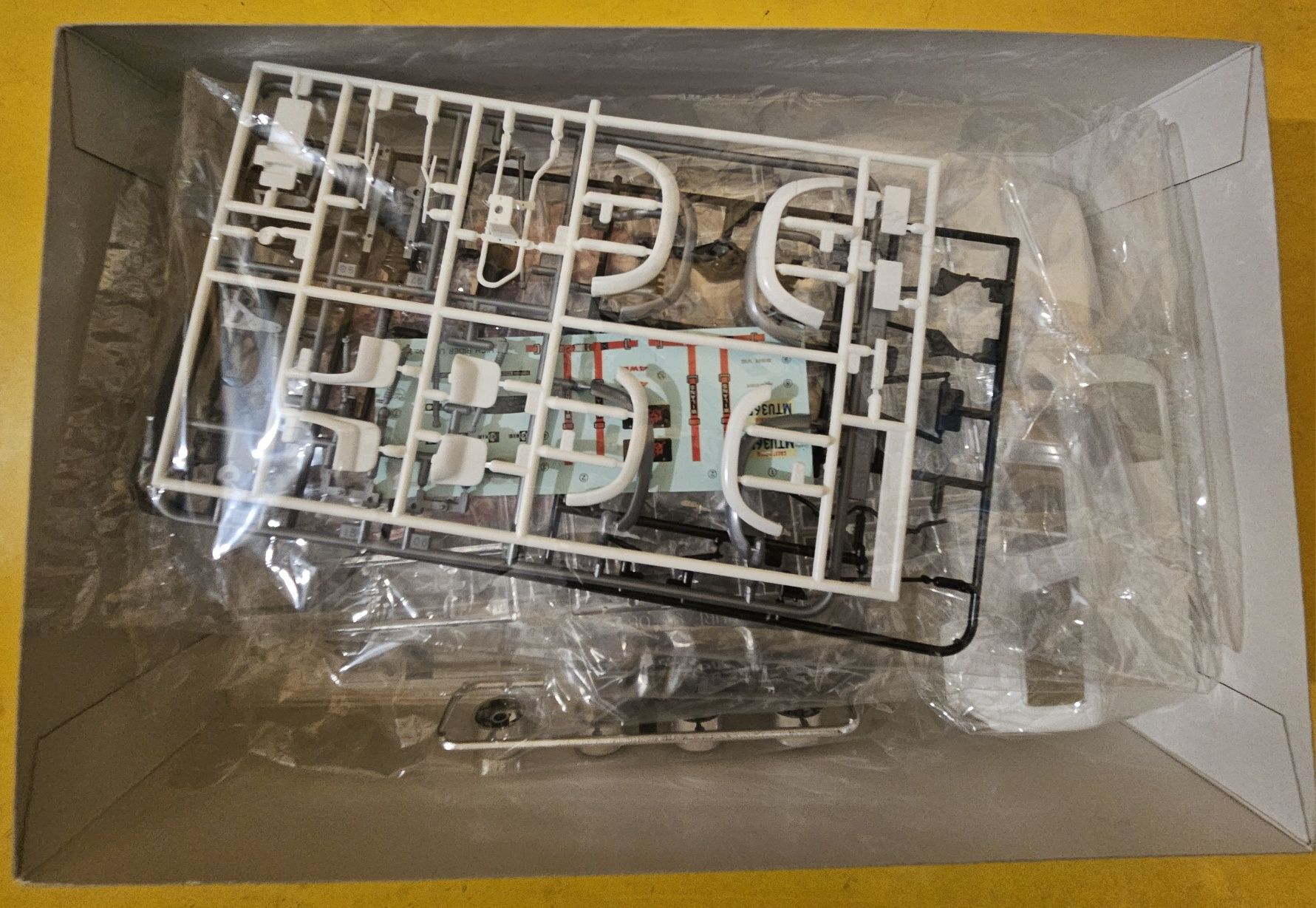 Збірна модель 1/24 Toyota 4Runner High Rider US 1991 LHD Aoshima 35146