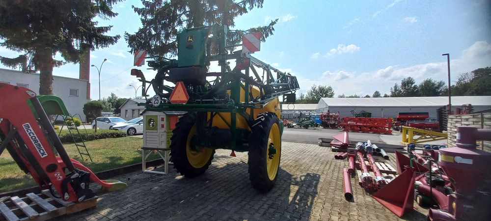 Opryskiwacz ciągany 4000 litrów, belka 21 metrów John Deere M740