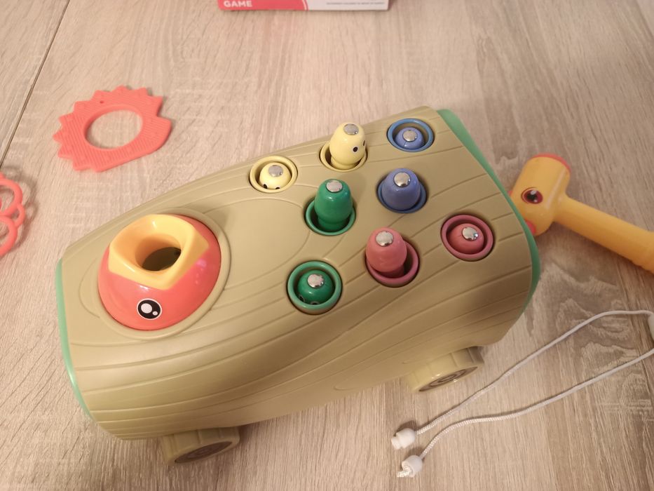 Gra magnetyczna, zręcznościowa, dzięcioł, wbijaj robaków, karmienie