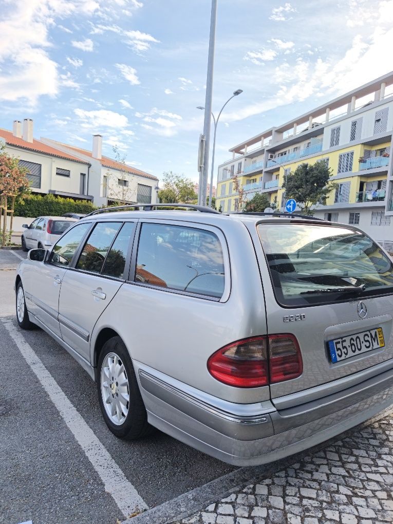 Mercedes-Benz E220 CDI (7-Lugares)