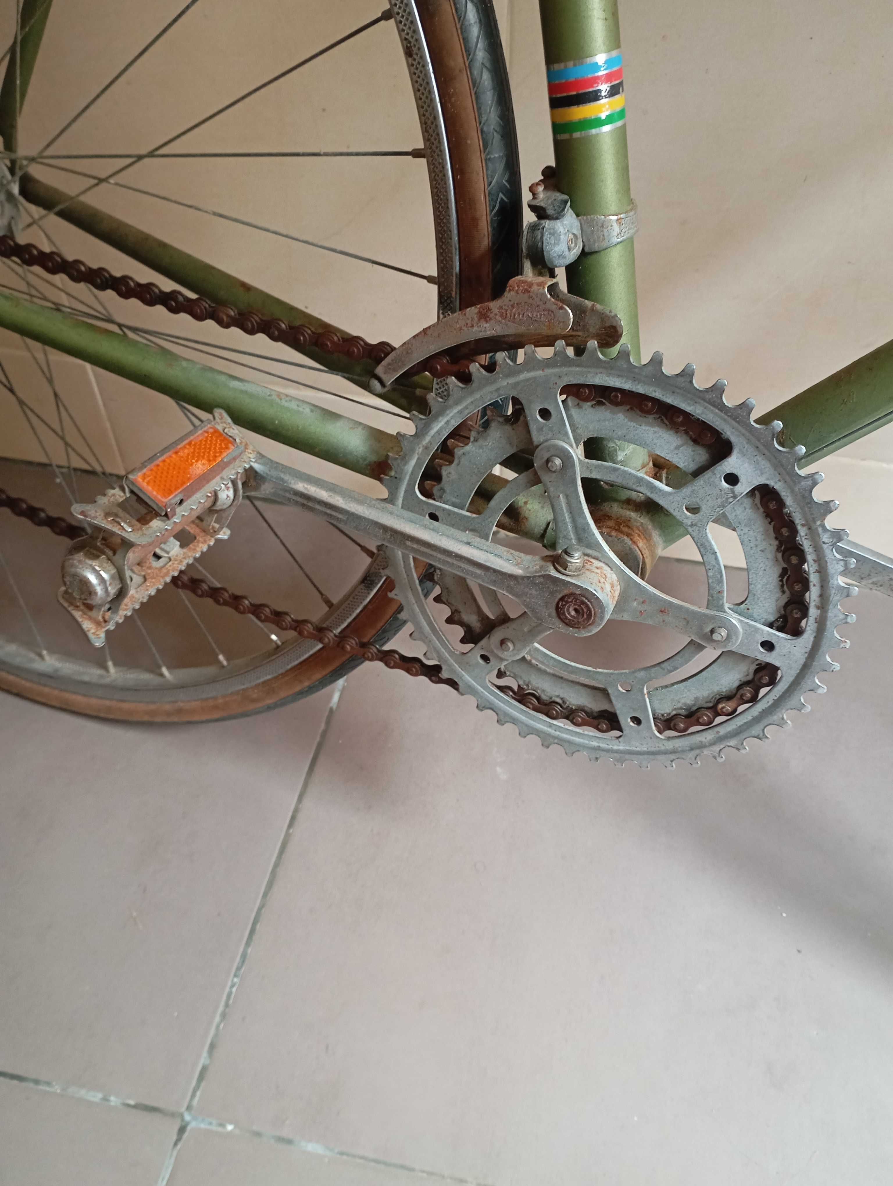Bicicleta de estrada para restauro