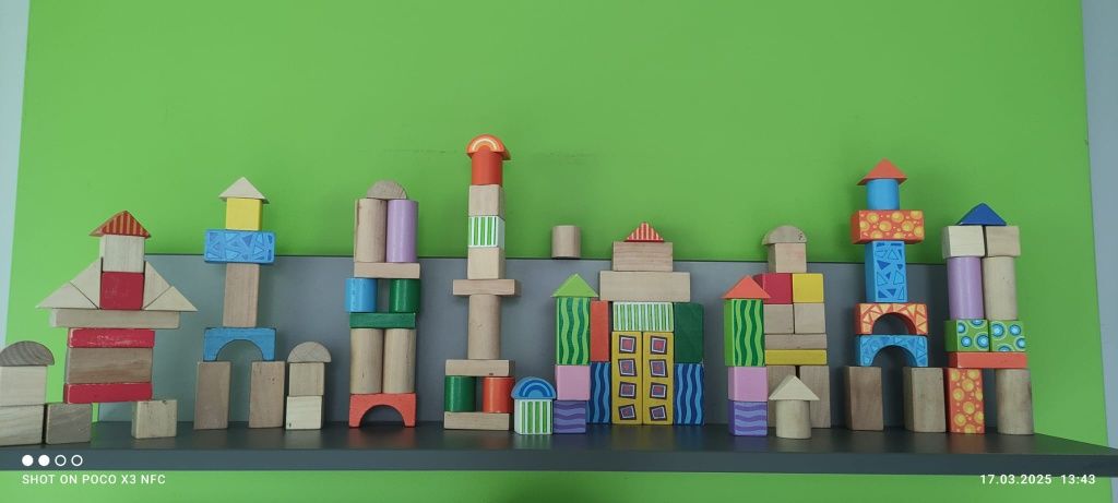 Klocki drewniane + figurki zwierząt