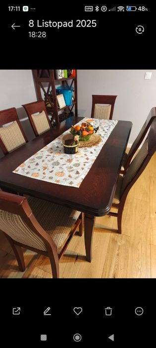 Sprzedam stół drewniany rozkladany + 6 krzeseł + witrynę z barkiem