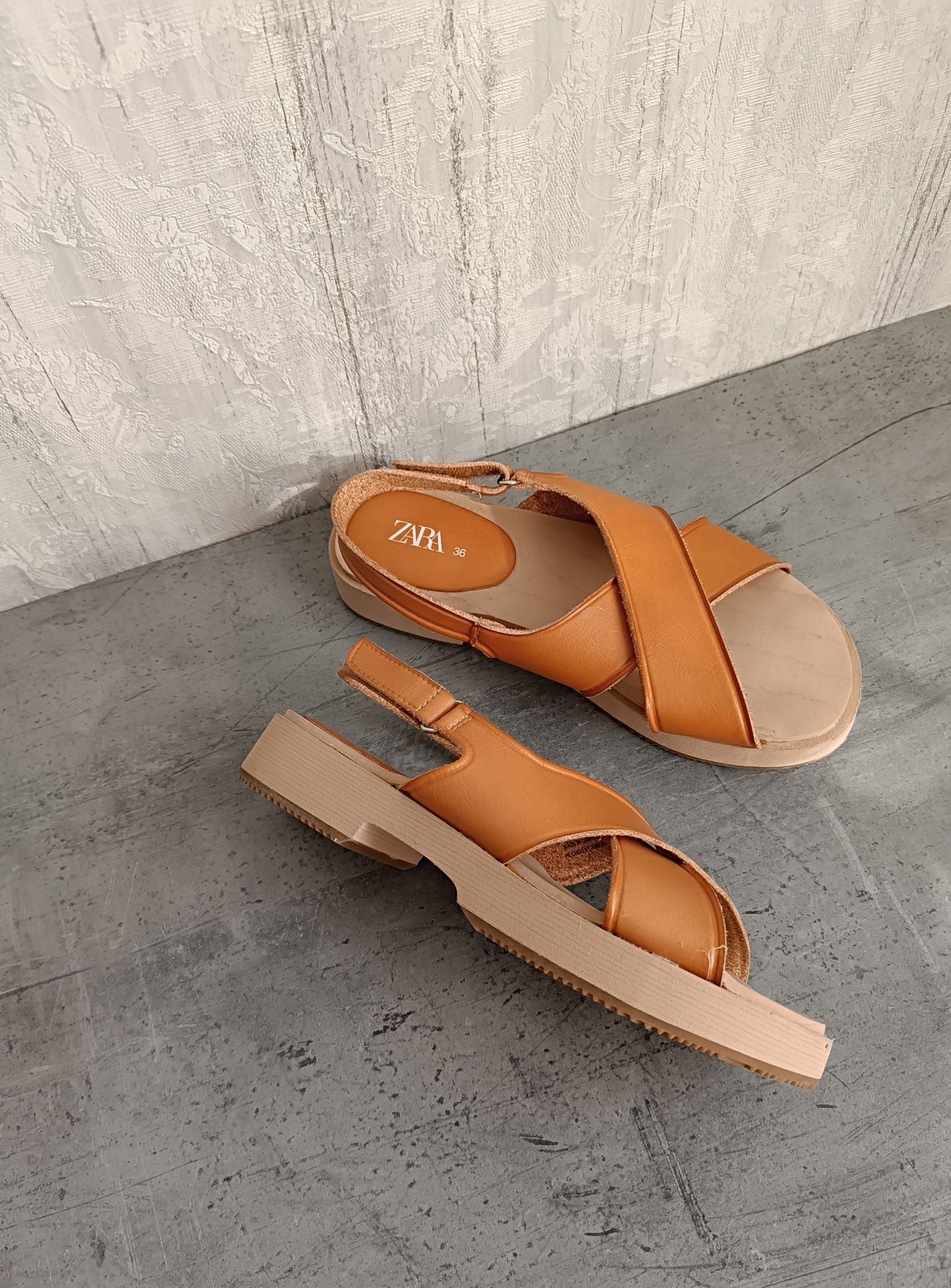 Zara.Шкіряні босоніжки