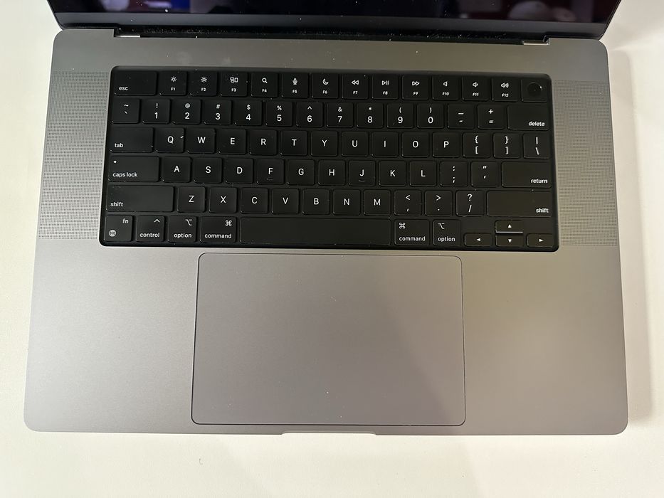 Топкейс MacBook Pro 16” A2485 Space Gray