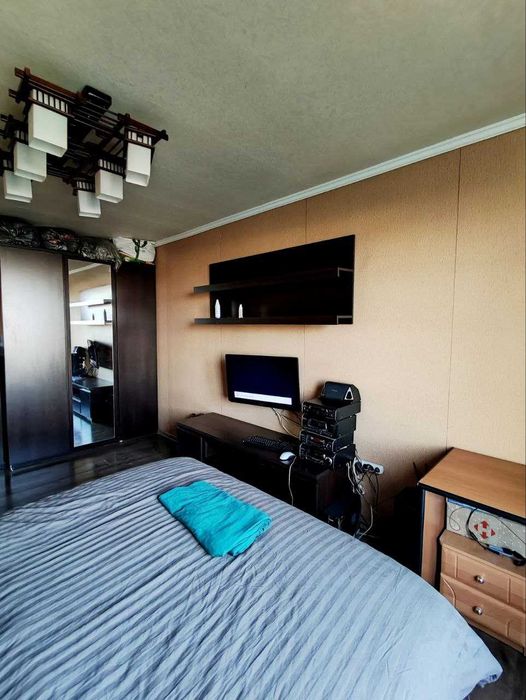 2-к. Русанівка, вул. Ентузіастів з видом на канал