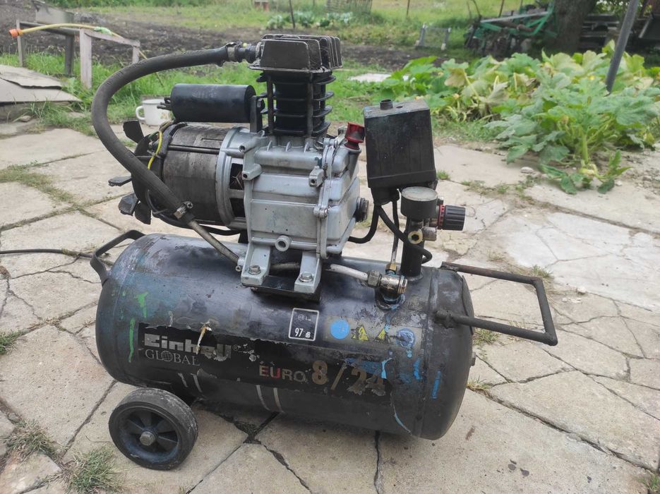 Продам компрессор Einhell 24 л по запчвстинах і є робочий