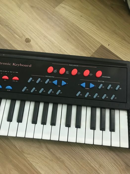 Синтезатор Miles 3738 не робочий