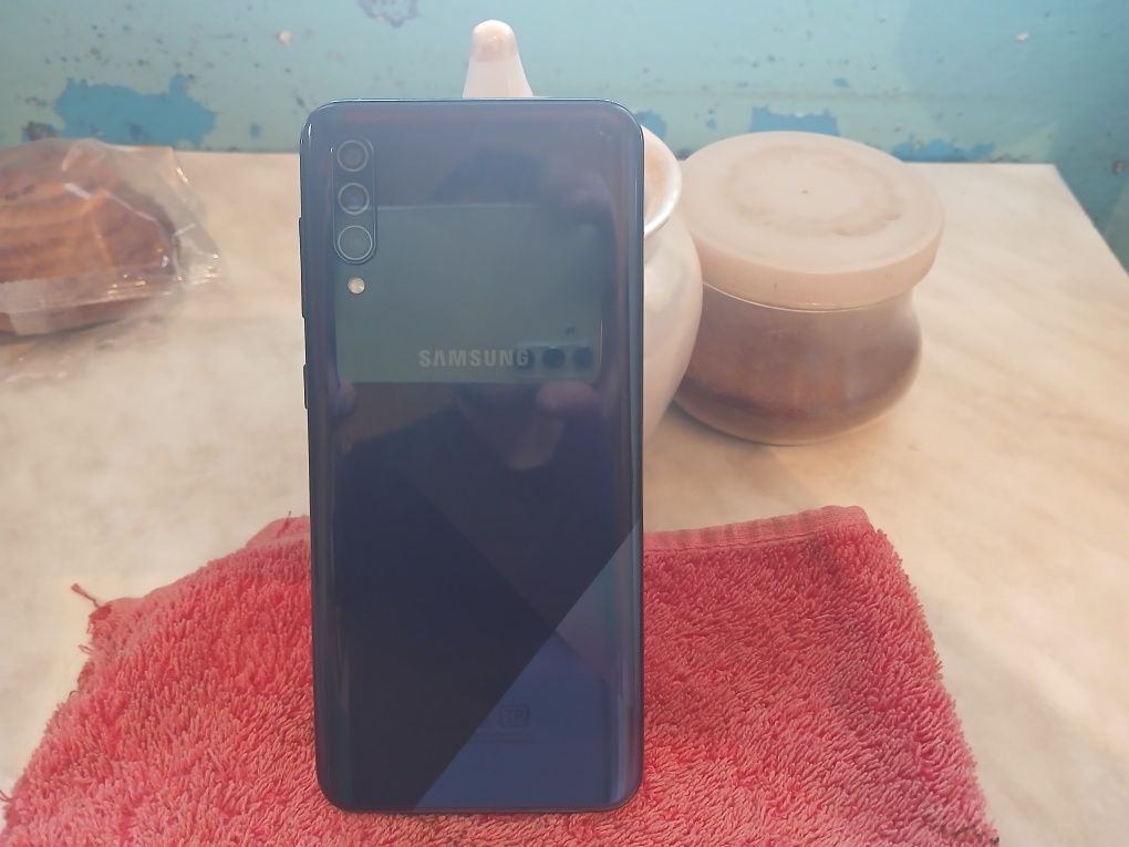 Продам смартфон Samsung a30s