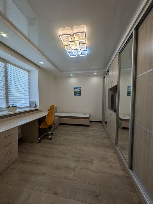 ТерміновийПродаж 2 кім на другому поверсі