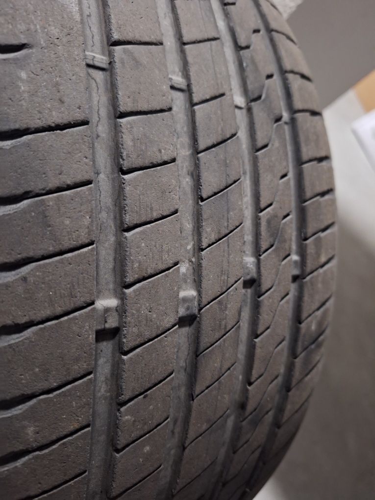 Pneu usado 235/40 R18