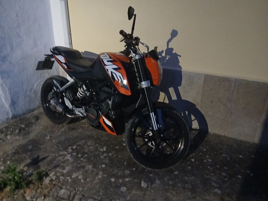 KTM Duke 125 bom estado