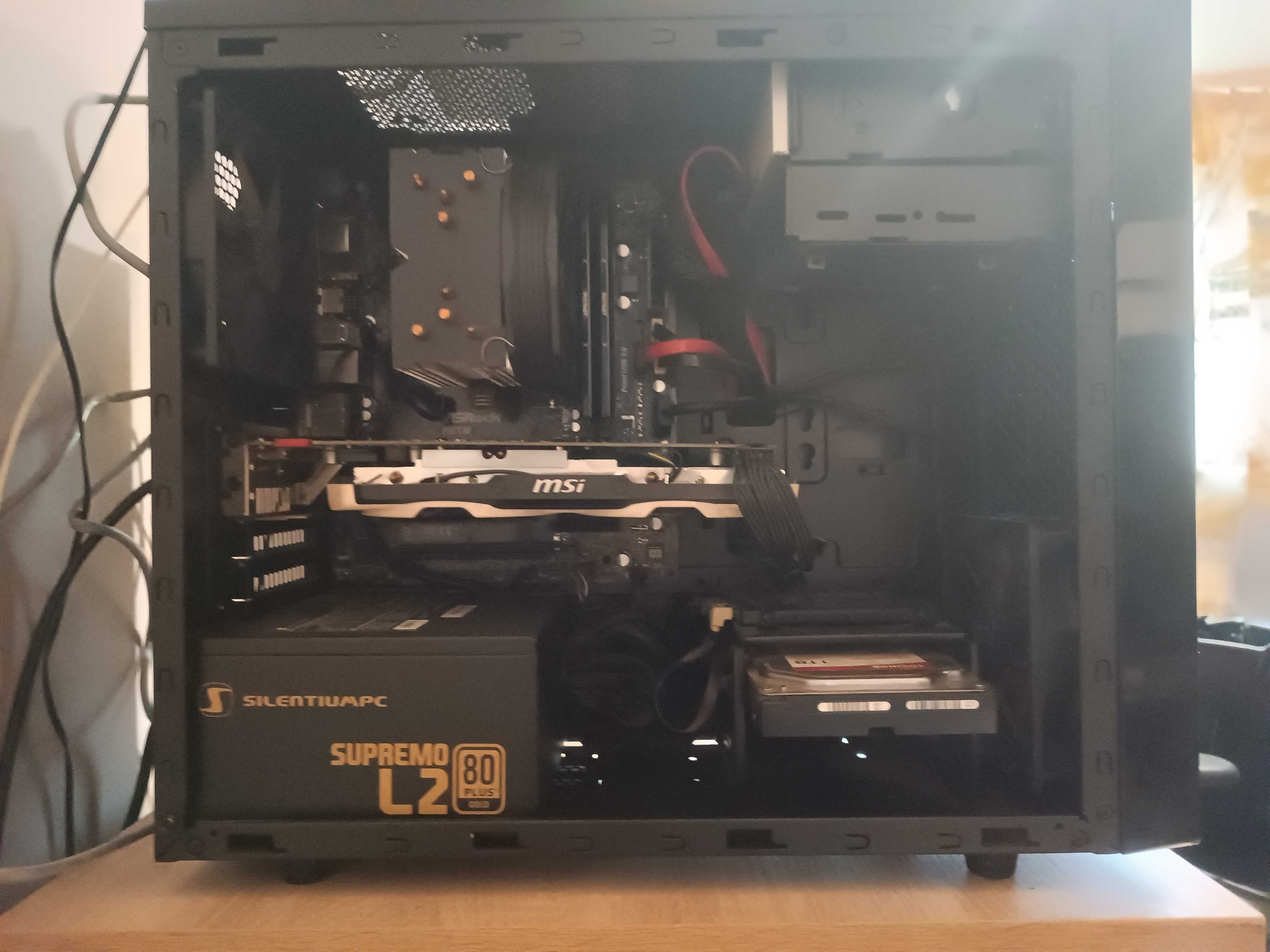 Komputer z monitorem LG