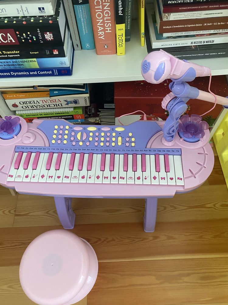 Piano menina rosa