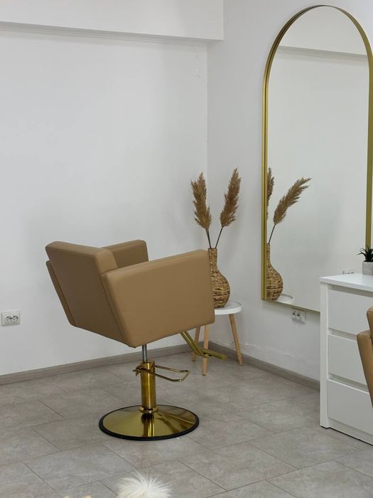 Мебель для салона. Крісло перукпрське, дзеркало