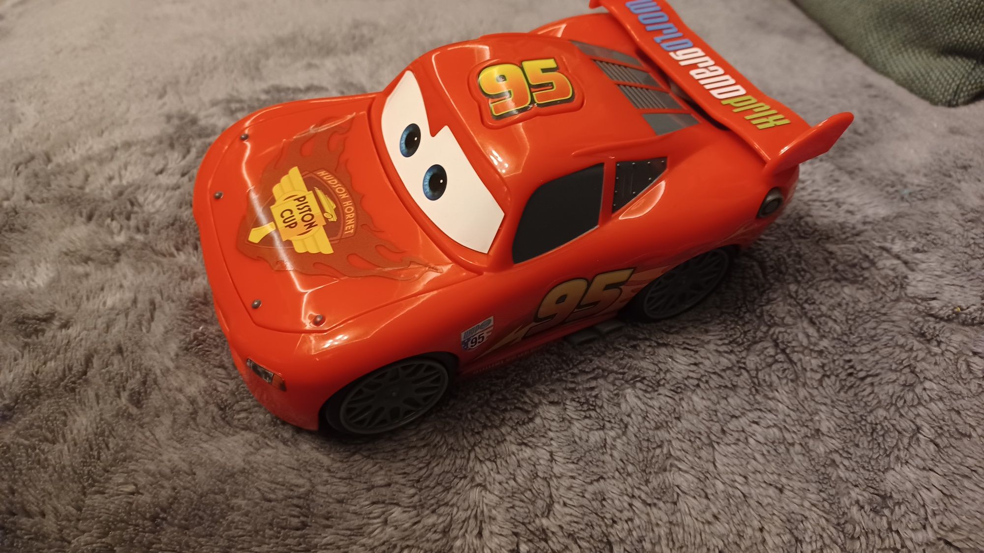 Disney Cars 2 McQueen's Pit Crew gra garaż Serwis Auta 2