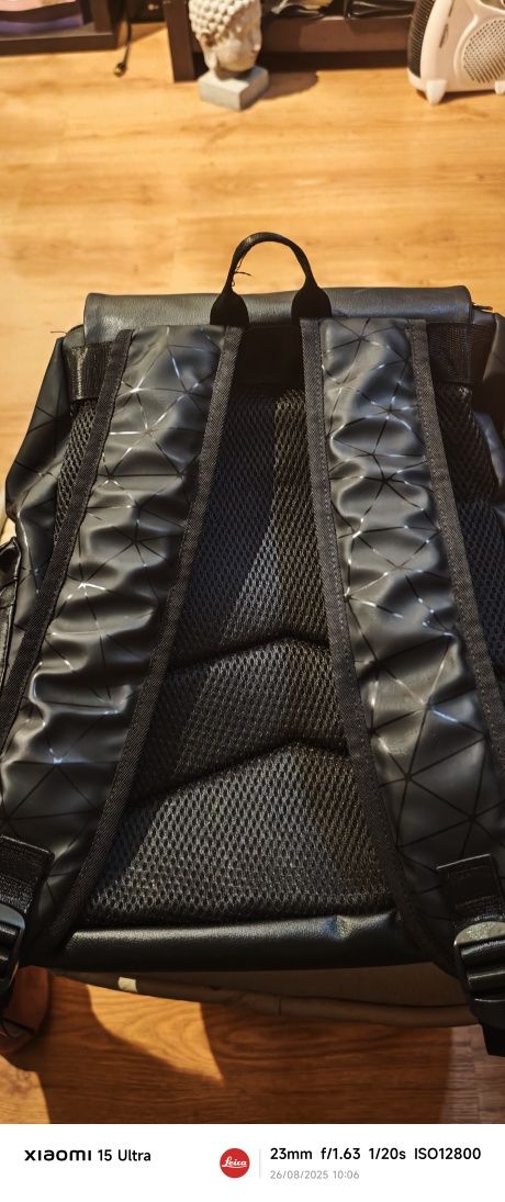 Mochila semi nova