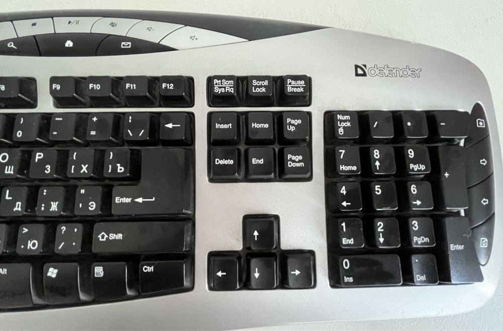 Клавиатура + мышка ( беспроводная)