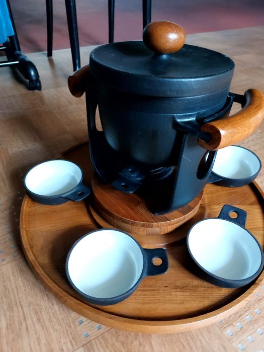 Fondue em ferro preto