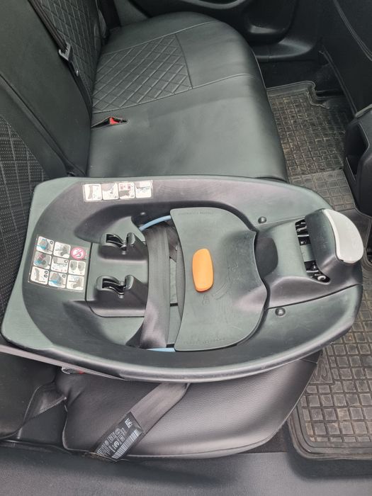 Дитяче автокрісло 0+