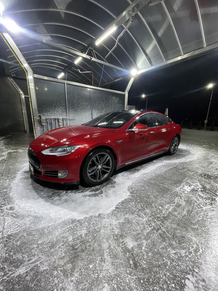 Продам tesla model s p85