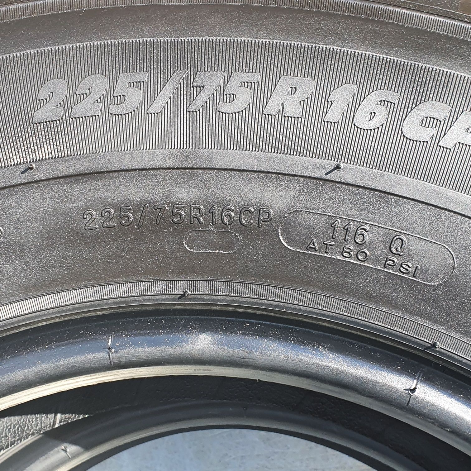 Opony Michelin Agilis Camping 225/75R16 CP komplet nowe