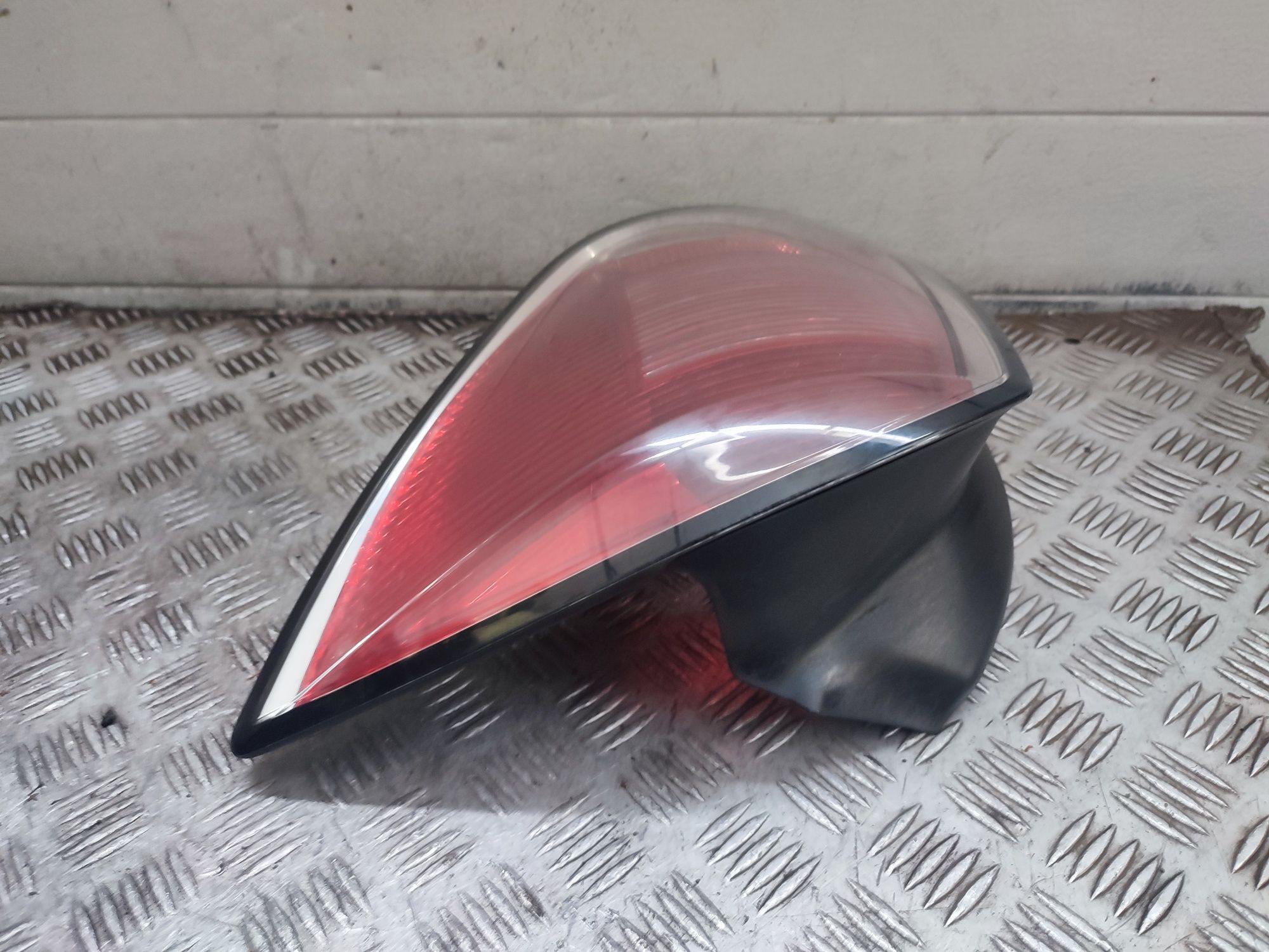 Opel Astra III H kombi lampa prawy tył tylna