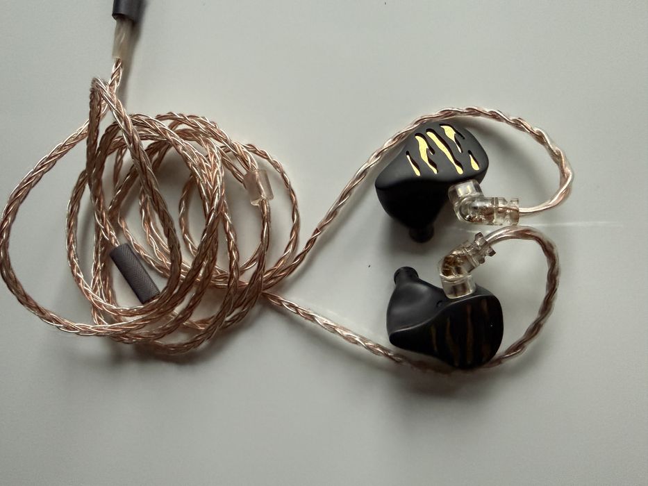 qdc Tiger – 6BA + 2EST  Stan bardzo dobry  Komplet