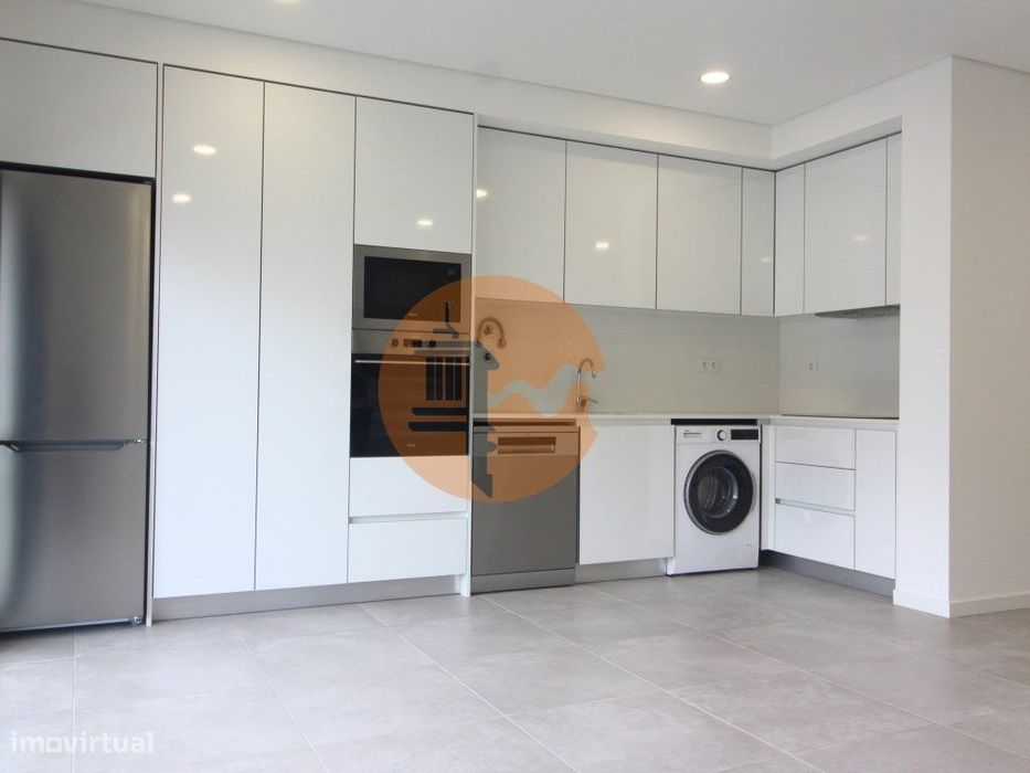 Apartamento T2 no Rés-do-Chão, a 2 minutos da marginal de Cabanas