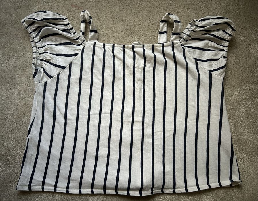 Letnia koszulka w biało-czarne paski z opadającymi rękawami Zara S