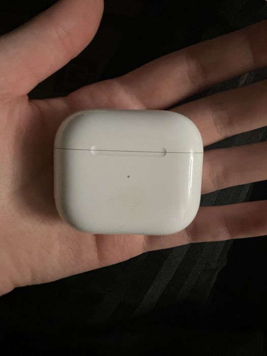 Зарядний кейс AirPods 3