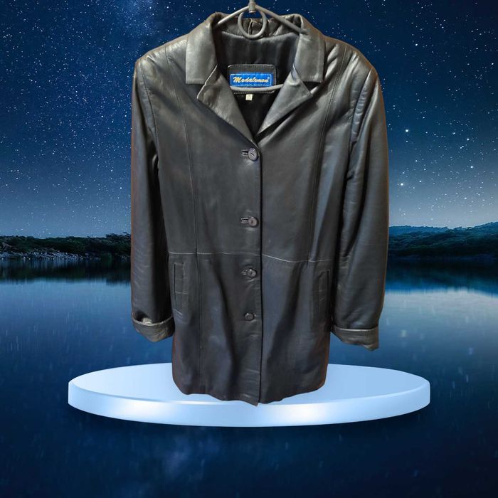 Шкіряна курточка чорного кольору