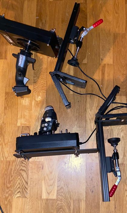 Para venda um Logitech G X56, Thrust Master Cougar MFD e um suporte