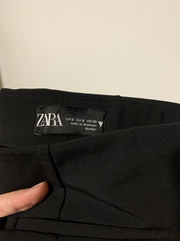 Calças Zara novas